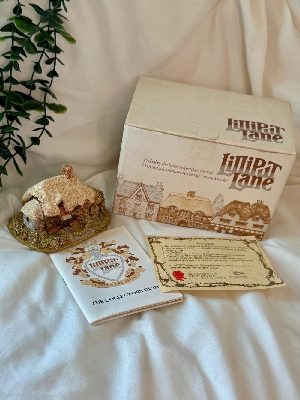Vintage Lilliput Lane "Spring Bank" Miniature Cottage Figurine (1985/1986)